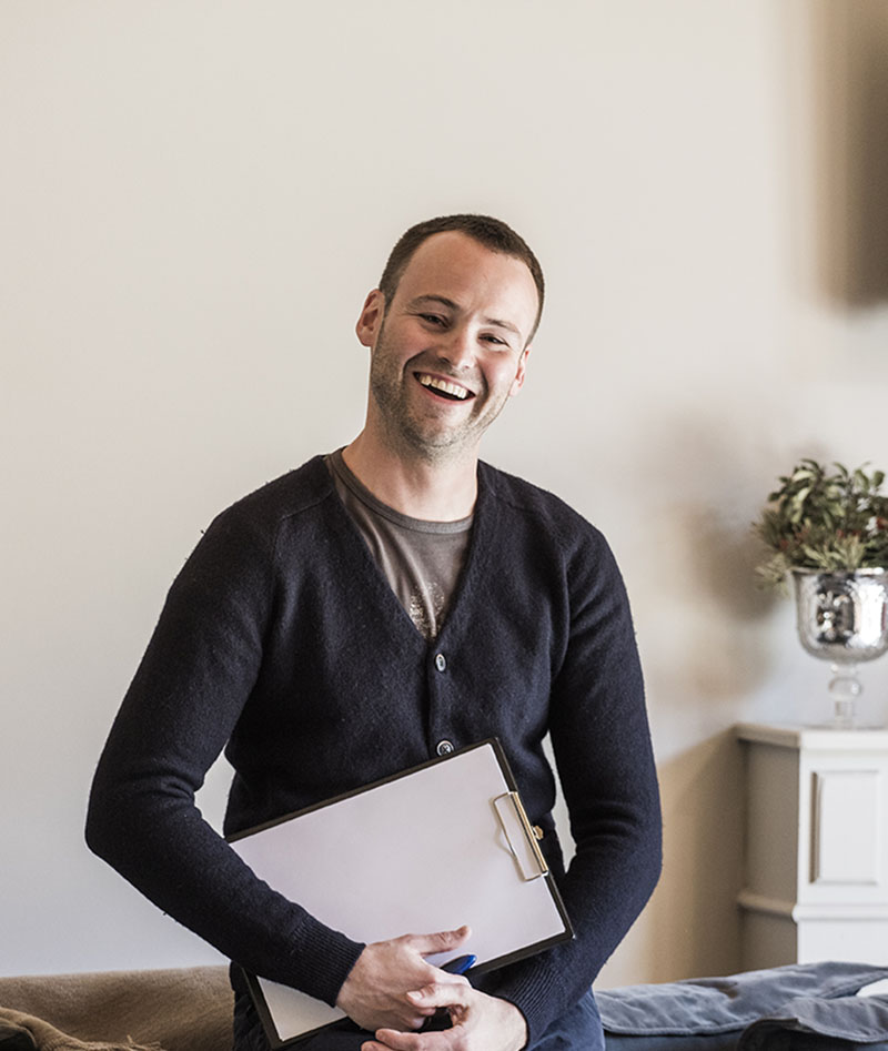 Portraitfoto Stefan stehend
